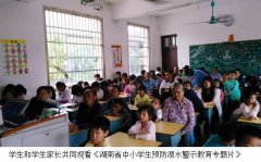 由校长牵头的行政领导负