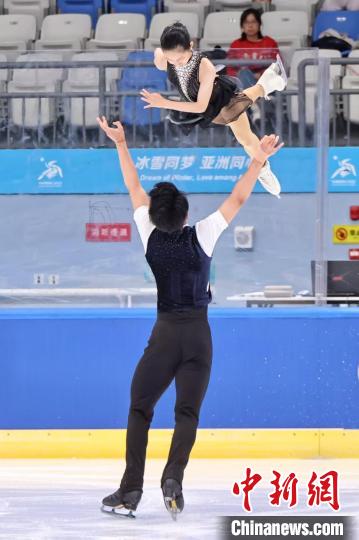 2025中国花样滑冰俱乐部联赛哈尔滨站开赛 500余名