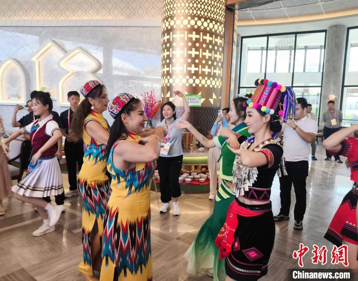 民族团结共舞：运动会期间各代表团共享文化盛