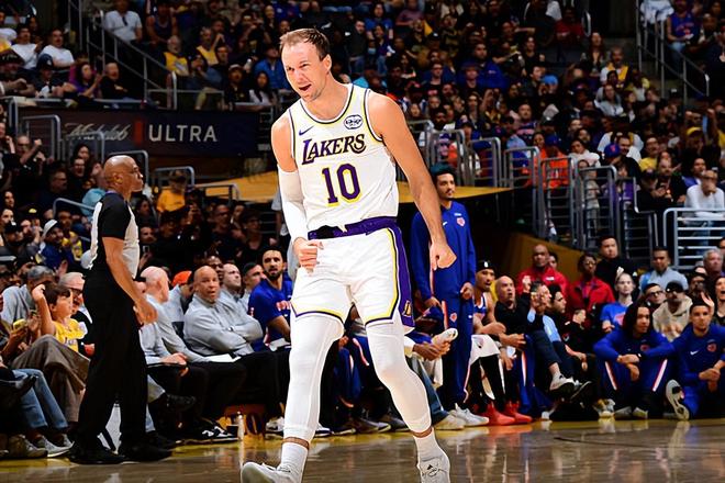 湖人双线突破肯纳德成关键先生