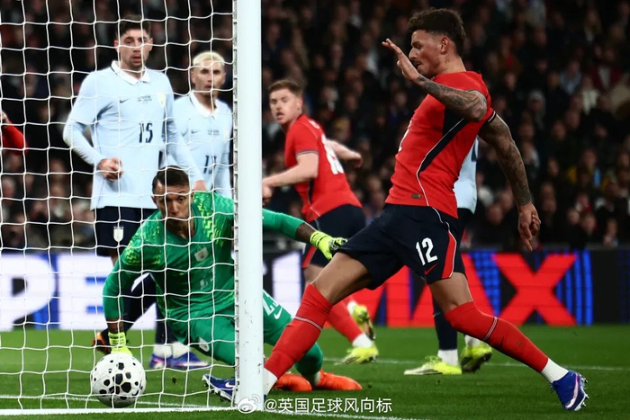 本怀特替补登场两分钟连送进球与点球 点球破门