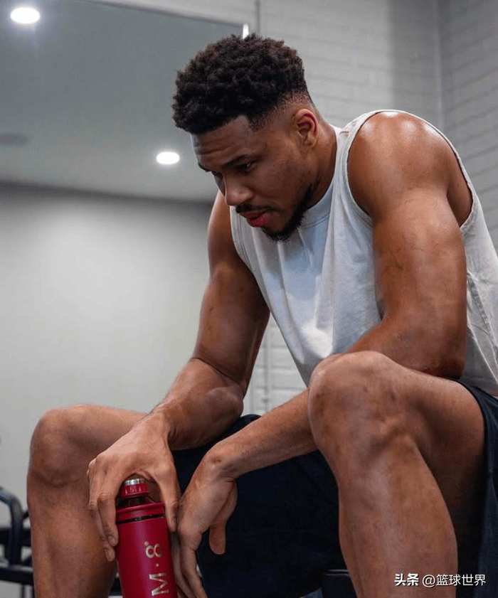 字母哥拒绝参加对抗训练引发雄鹿管理层信任危