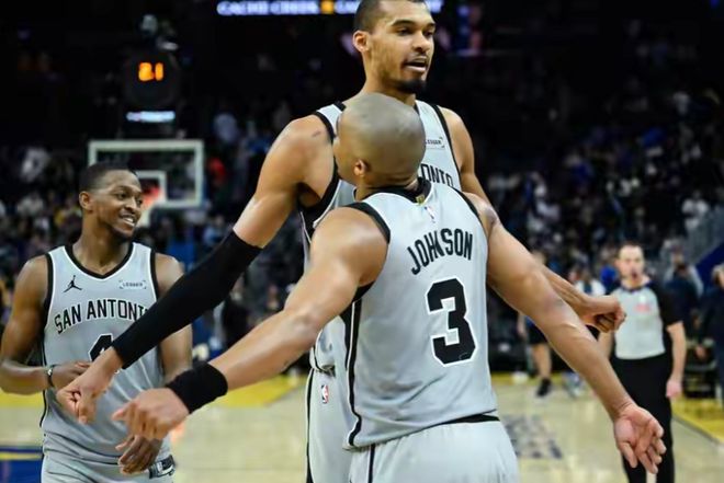 文班亚马34+18+7空砍马刺加时惜败掘金