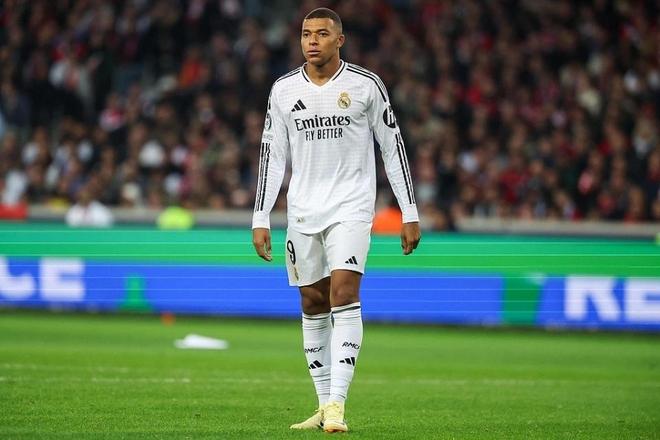 姆巴佩欧冠单赛季14球逼近C罗纪录，皇马能否助